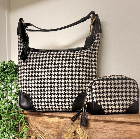Coach Handbags - Vintage Coach Black Houndstooth Print Shoulder Bag With Matching Pouch
